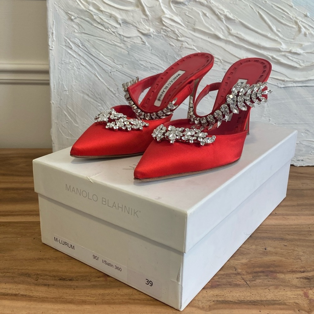 Beautiful satin Manolo Blanik heels